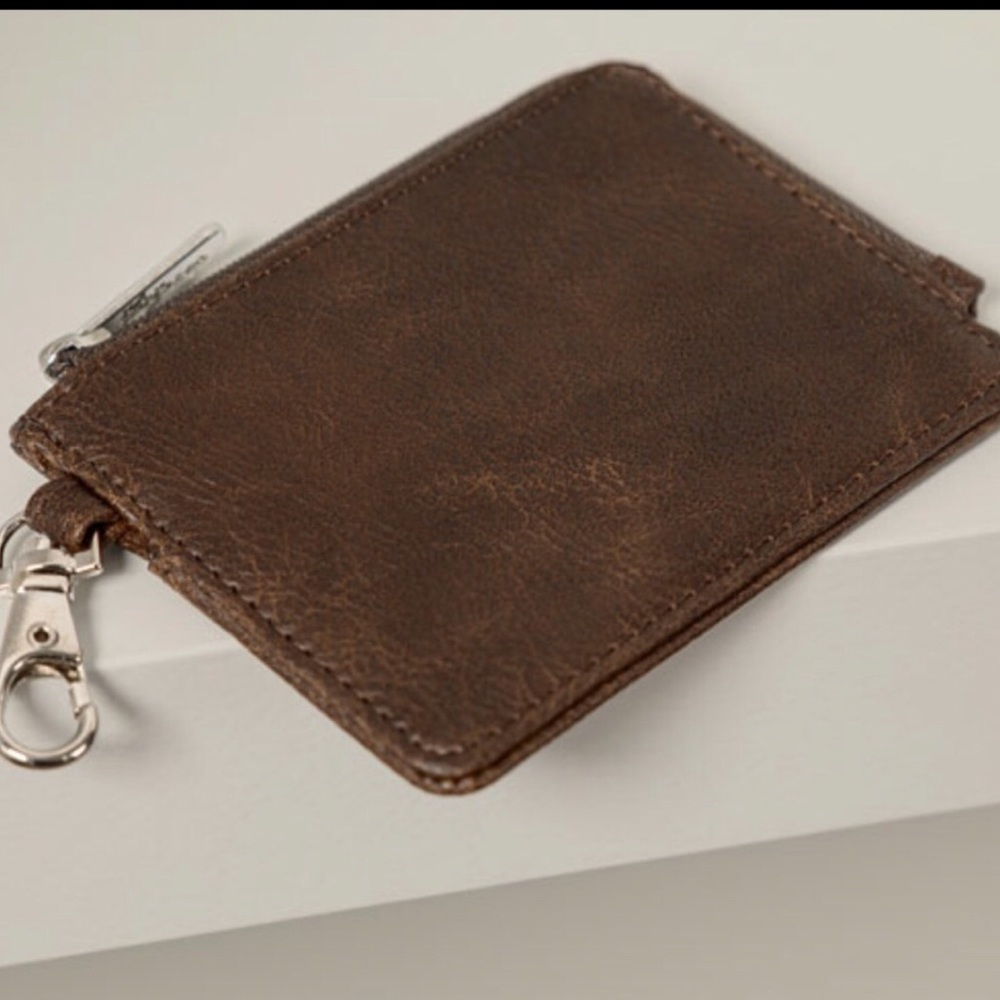 Light Traveler Card Wallet-Chestnut Distr. Pebble